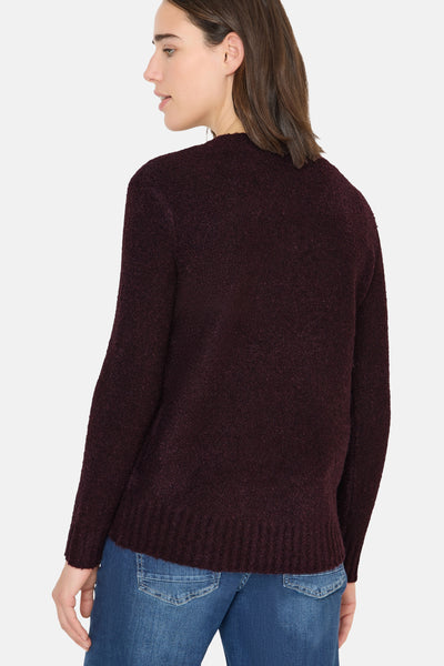 V-hals trui rood van CECIL, gedragen met een blauwe jeans, achterzicht.