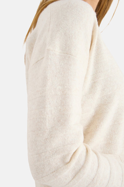 Beige trui van CECIL met zachte, gebreide textuur en subtiel ton-sur-ton patroon.