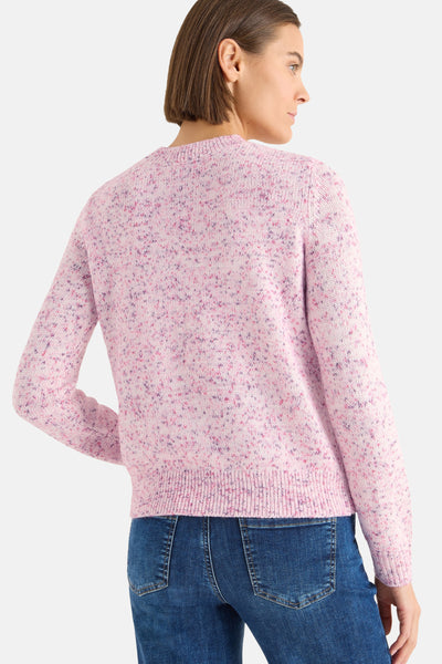 Roze trui met ronde hals van CECIL, met gemêleerd patroon en lange mouwen, gedragen met een blauwe jeans.