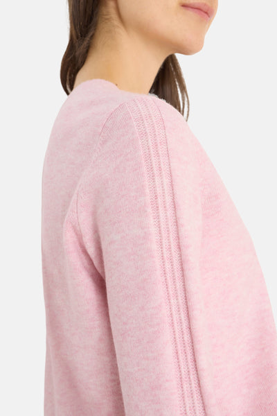 Roze V-hals trui van CECIL met getextureerde details op de mouwen, comfortabele pasvorm.