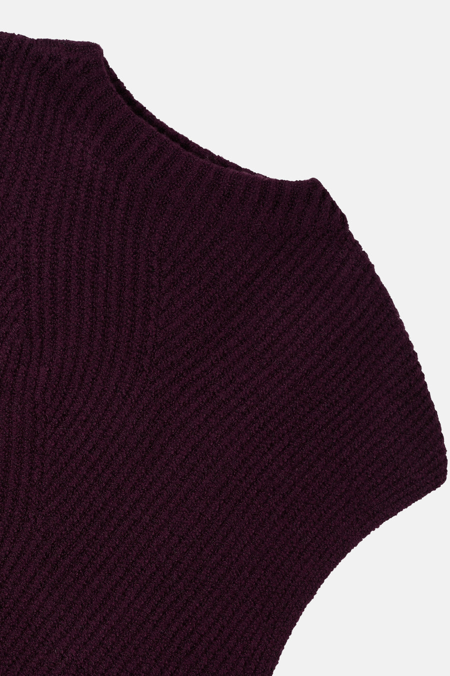 Paarse tanktop van CECIL in getextureerd ribgebreid materiaal, aansluitende pasvorm en boothals.