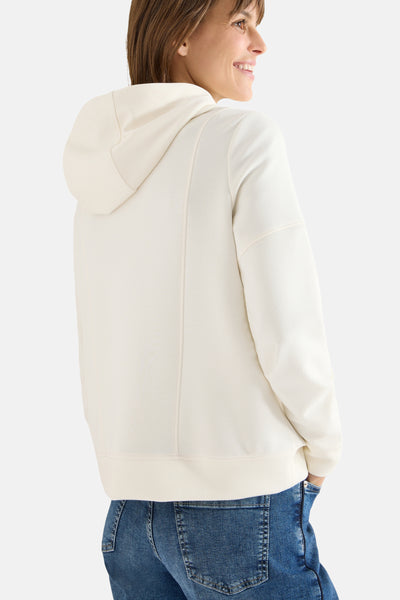 Ecru hoodie van CECIL, met capuchon en geribde lange mouwen, gedragen met een blauwe jeans.