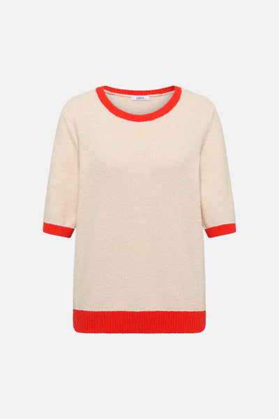 Pull beige en maille bouclée de CECIL, avec bordure rouge vif au col, aux manches et à la base.