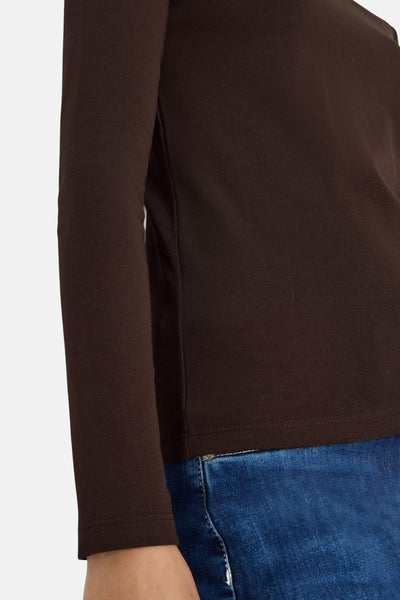 Bruin T-shirt met lange mouwen van CECIL, gedragen met een blauwe jeans.