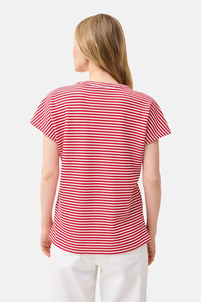 Rood CECIL T-shirt met korte mouwen en horizontale strepen, gedragen met een witte broek, achterzicht.