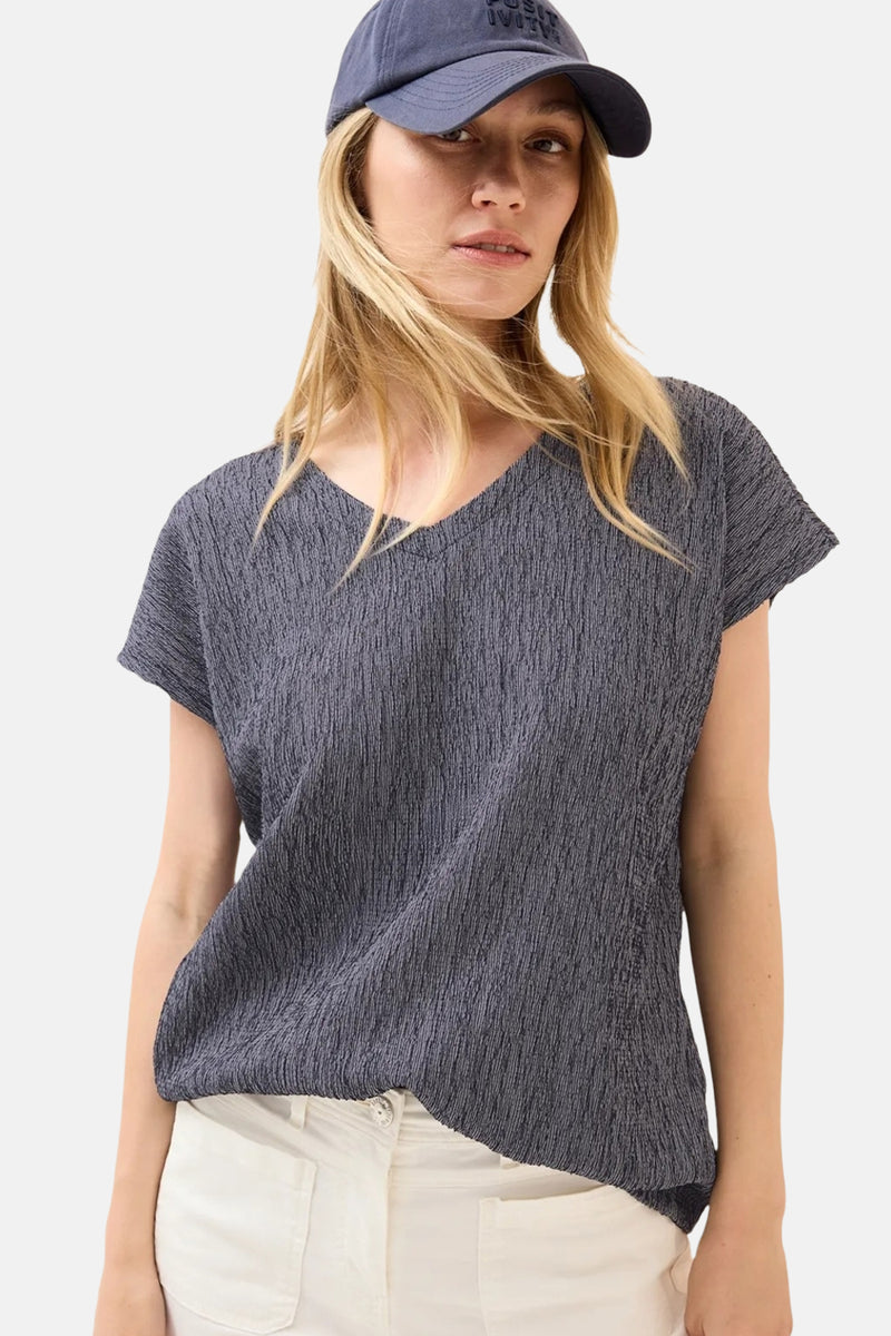 Blouse met korte mouwen in het blauw van CECIL, met een V-hals en een geplooide textuur.