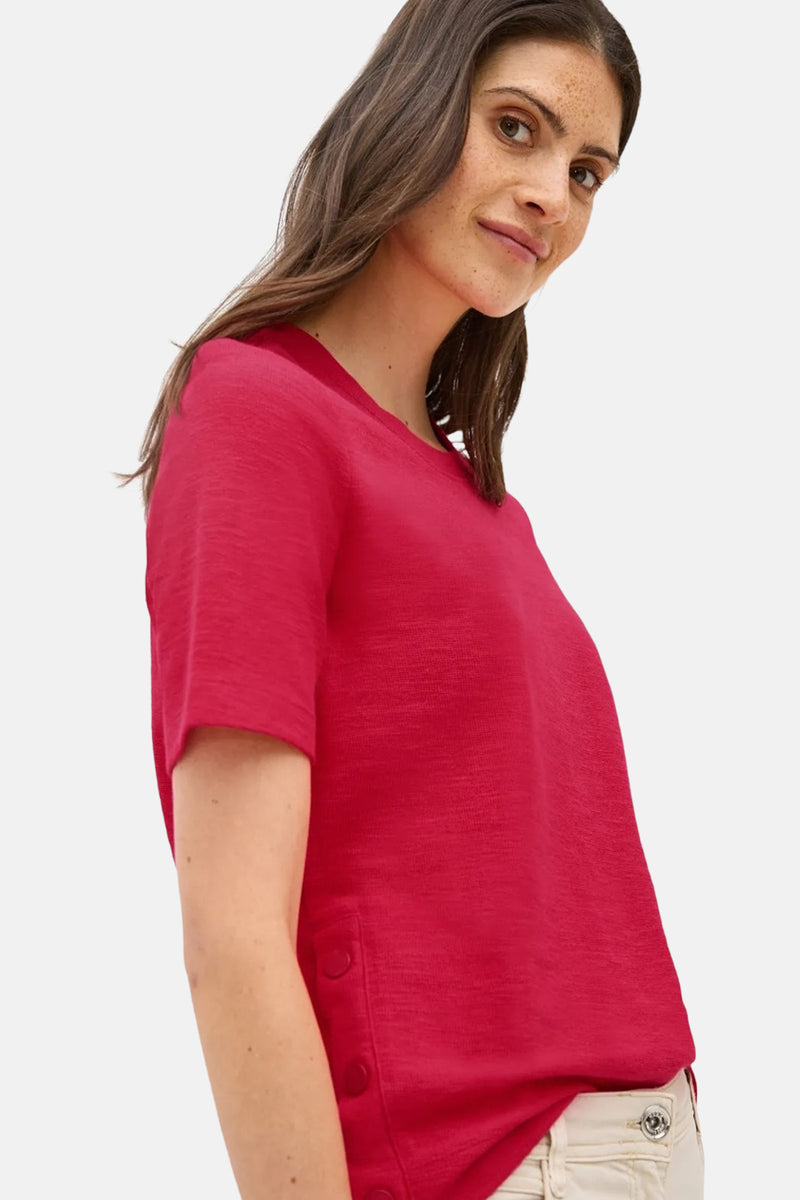 Rood T-shirt met korte mouwen van CECIL, met knoopdetails aan de zijkant.