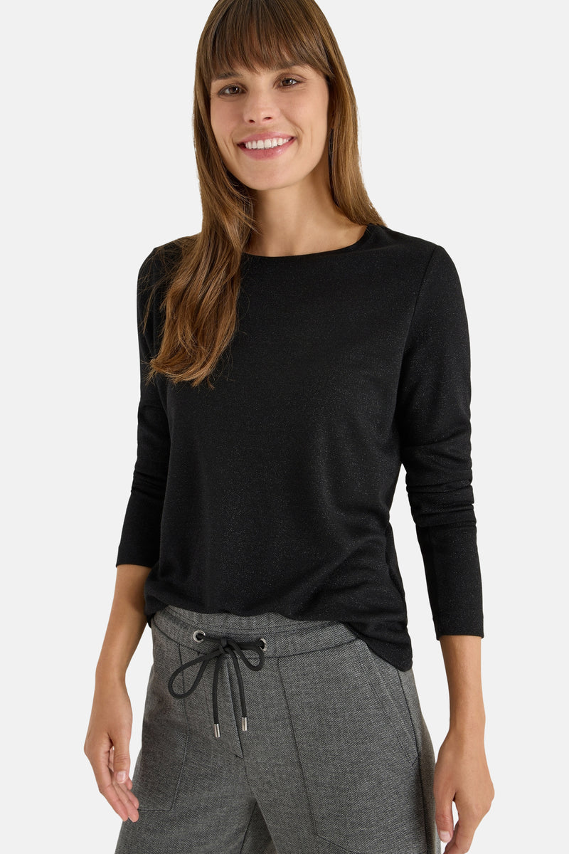 T-shirt à manches longues noir de CECIL, avec des détails brillants et pantalon gris à cordon.
