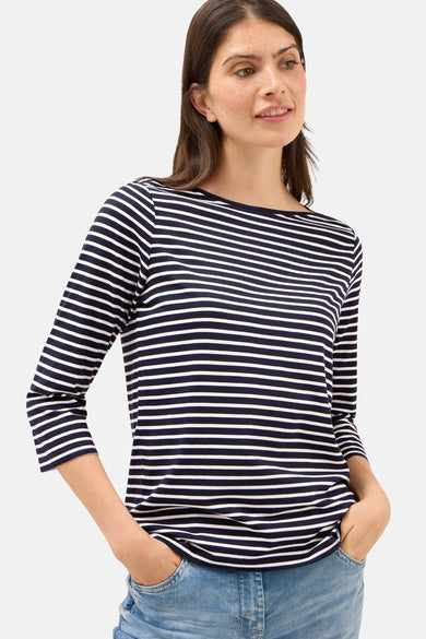 CECIL blauw T-shirt met lange mouwen en wit streeppatroon, gedragen met een spijkerbroek.