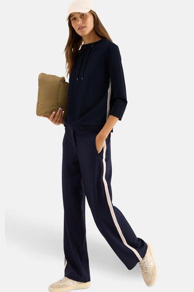 Blauwe hoodie van CECIL met driekwartmouwen en een bijpassende broek met zijstrepen.