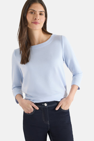 T-shirt à manches longues bleu de CECIL, en maille côtelée, porté avec un jean foncé.