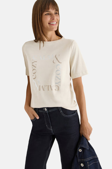 Ecru T-shirt met korte mouwen van Cecil, gedragen met een spijkerbroek, achtergezicht.
