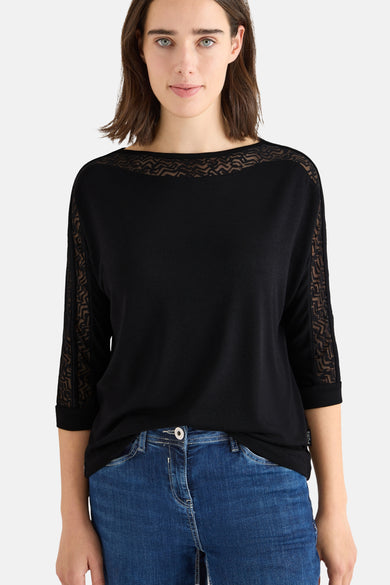 T-shirt noir à manches 3/4 de CECIL, avec détails en dentelle géométrique à l'encolure et aux manches.