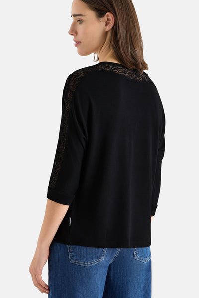 T-shirt noir à manches 3/4 de CECIL, avec bordure en dentelle géométrique aux épaules et aux manches.