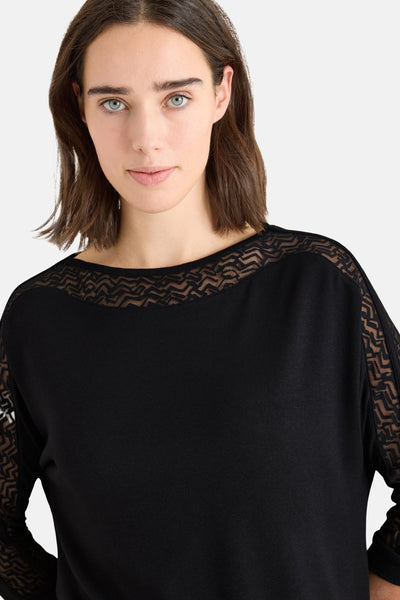 T-shirt à manches longues noir de CECIL, avec empiècements en dentelle géométrique aux épaules et manches.