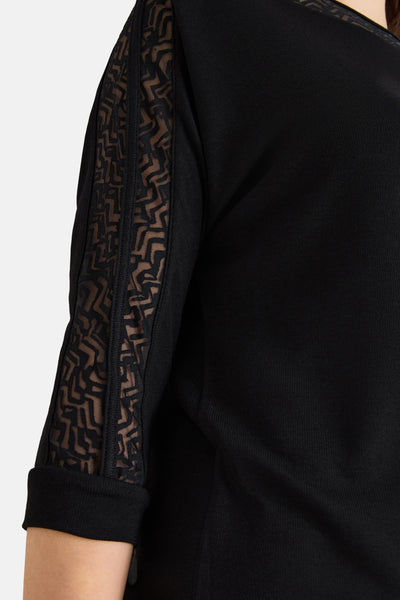 T-shirt à manches longues noir de CECIL, avec empiècements en tulle à motifs sur les manches.