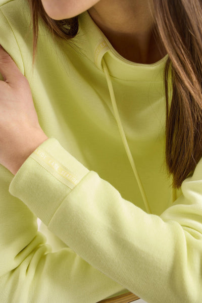 Ronde hals sweatshirt geel van CECIL met printdetails op de mouw en trekkoord.
