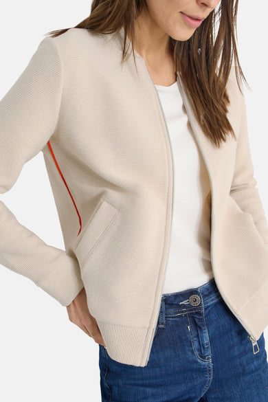 Beige vest van CECIL, met zilveren ritssluiting en zakken.