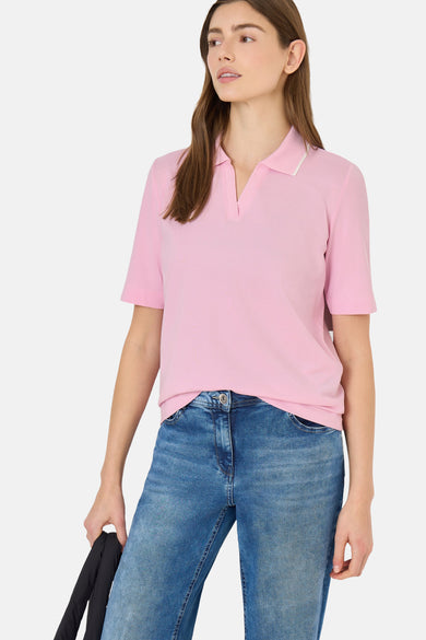 T-shirt rose uni à manches courtes de CECIL, porté avec un jean bleu taille haute.