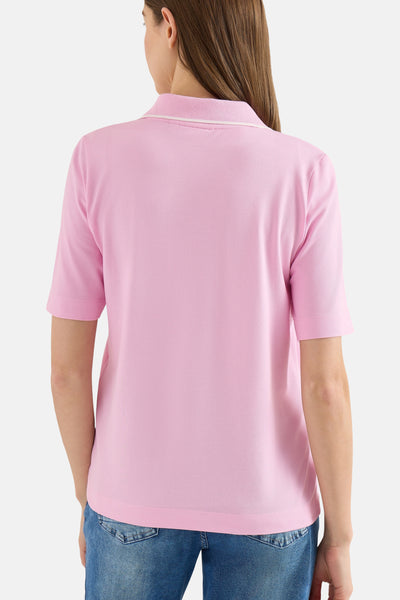 T-shirt rose CECIL à manches courtes, avec un col polo finement rayé, porté avec un jean.