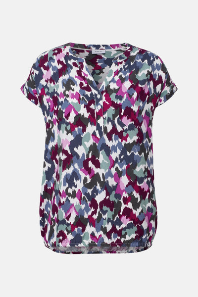 Blouse à manches courtes multicolore de CECIL, avec motif abstrait et patte de boutonnage partielle.
