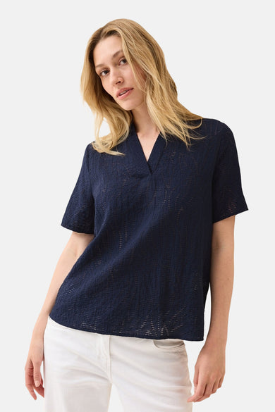 Blouse met korte mouwen in het blauw van CECIL, met een ajourstructuur en een klassieke kraag.