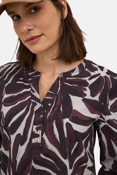 Bordeaux blouse met lange mouwen van CECIL, met abstracte print en gedeeltelijke knoopsluiting.