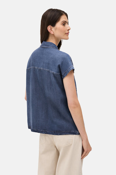 Denimblouse in middelsblauw van CECIL, met korte mouwen en een relaxte pasvorm.