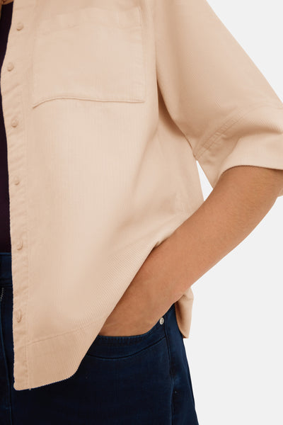 Beige overhemd met korte mouwen van CECIL, van corduroy met borstzak en knoopsluiting.