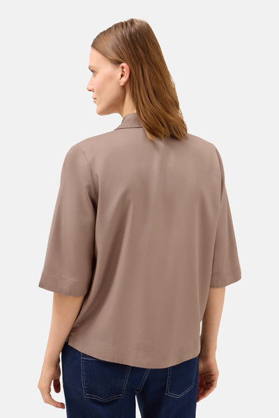 Taupe blouse met korte mouwen van CECIL, met een overhemdkraag en een relaxte pasvorm.
