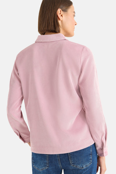 Roze corduroy overhemd met lange mouwen van CECIL, van achteren gezien, gedragen met een spijkerbroek.