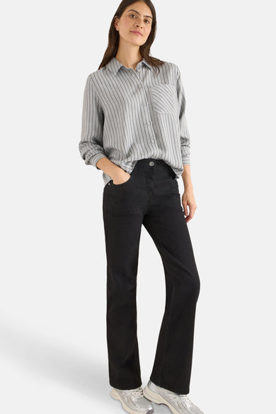 Grijze blouse met lange mouwen en strepen van CECIL, gedragen met een zwarte broek.