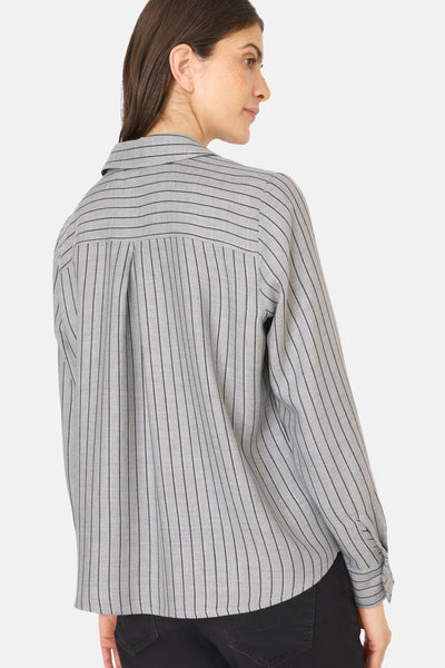 Chemise à manches longues grise rayée de CECIL, vue de dos, avec pli creux et poignets boutonnés.
