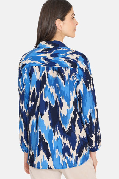 Blouse à manches longues multicolore de CECIL, à imprimé graphique bleu, marine et beige.