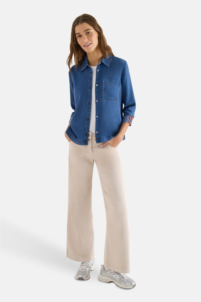 Chemise à manches longues en denim bleu moyen de CECIL, avec des poignets rayés et un style décontracté.