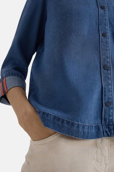Lange mouwen denim overhemd in middieblauw van CECIL, met opgerolde mouwen en oranje strepen.