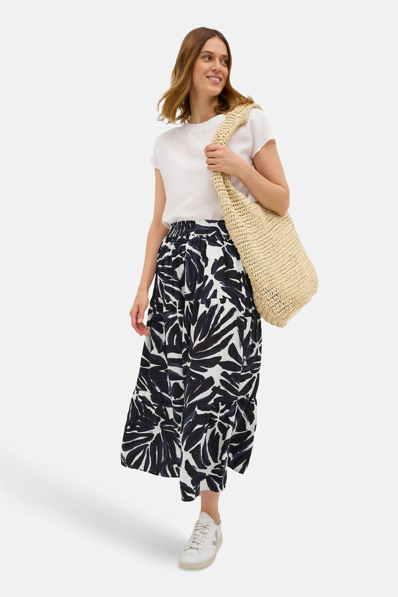 Jupe longue multicolore de CECIL, avec un imprimé floral abstrait et une texture légère.