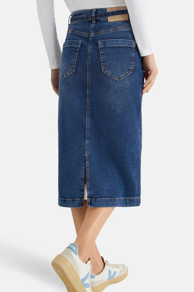 3/4 rok van middinblauw denim van CECIL, achterkant met split en achterzakken.