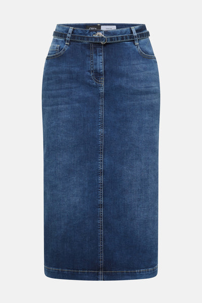 Jupe mi-longue en denim bleu moyen de Cecil, avec une ceinture intégrée et une couture centrale visible.
