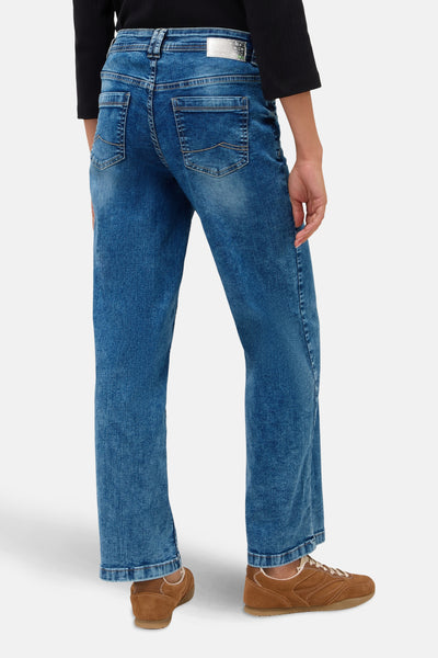 Wijde spijkerbroek in middieblauw denim van CECIL, met achterzakken en onafgewerkte zomen.
