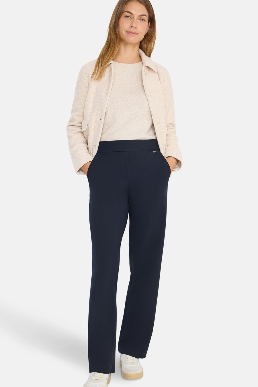 Pantalon de costume bleu marine de CECIL, avec une coupe droite et des poches latérales.