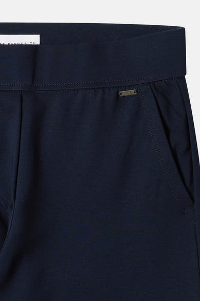 Pantalon de costume bleu marine de CECIL, avec poche latérale discrète et badge logo discret.