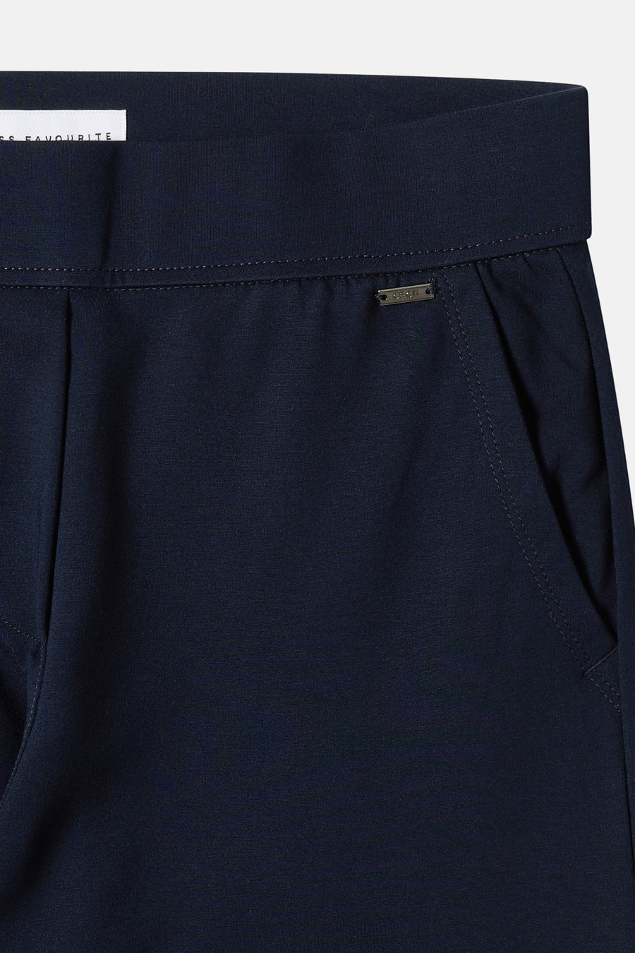 Pantalon de costume bleu marine de CECIL, avec poche latérale discrète et badge logo discret.