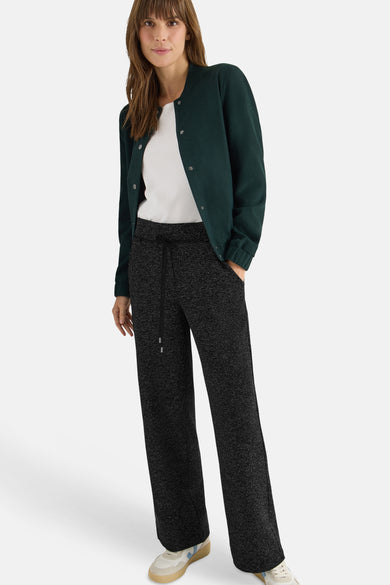 Pantalon noir en maille, par CECIL, avec cordon de serrage à la taille et coupe droite.