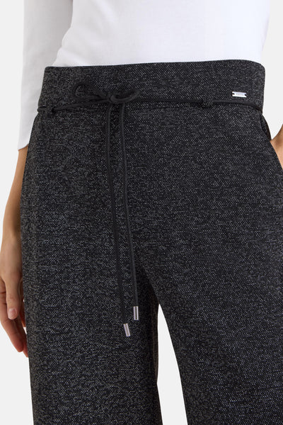 Pantalon noir chiné de CECIL, avec cordon de serrage noué à la taille et finitions métalliques.