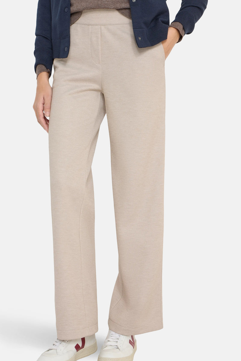 Pantalon de costume beige de CECIL, coupe ample, avec une poche et un cardigan bleu marine.