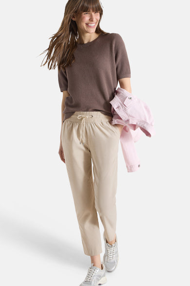 Jogging beige de CECIL avec taille élastiquée, cordon de serrage et coupe décontractée.