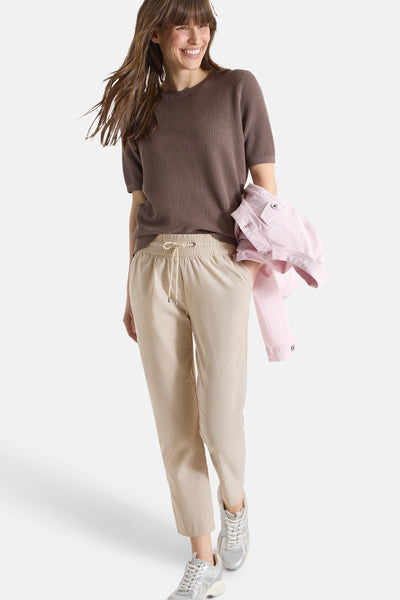 Jogging beige de CECIL avec taille élastiquée, cordon de serrage et coupe décontractée.