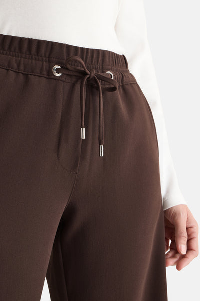 Bruine kostuumbroek van CECIL met trekkoord in de taille en metalen details.