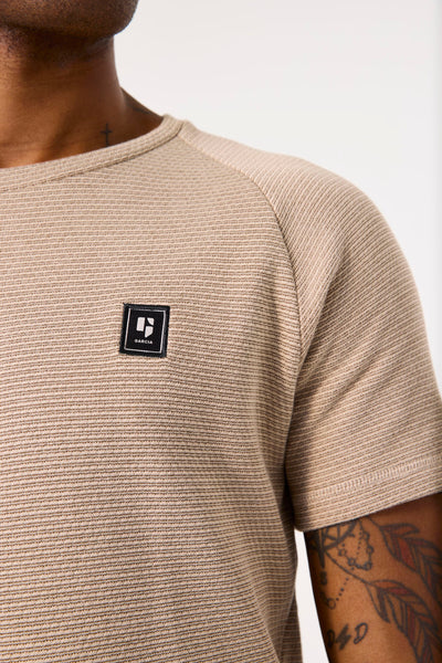 Beige T-shirt met korte mouwen van GARCIA, met geribbelde textuur en merkpatch.